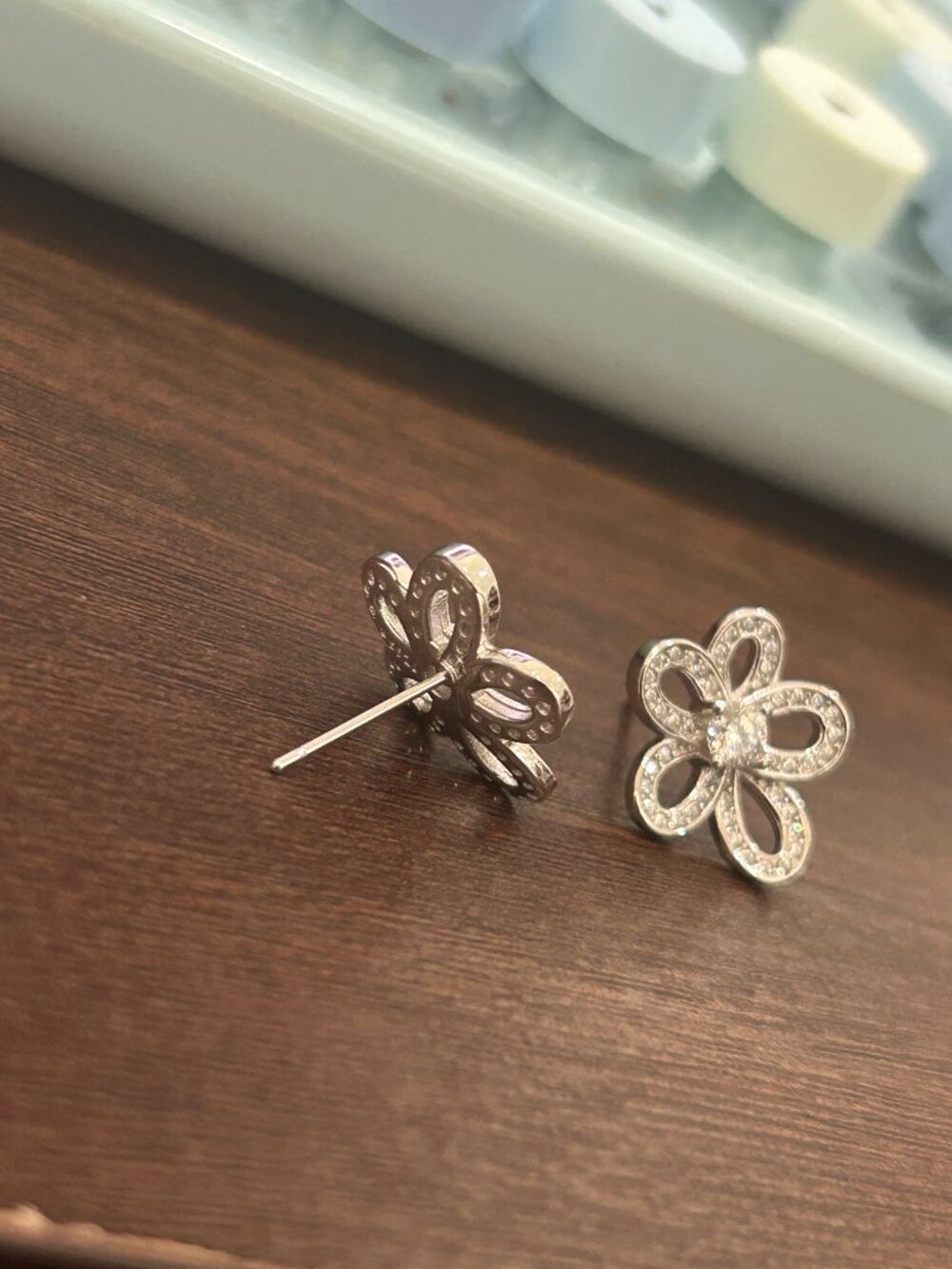 Daisys 3. ct Moissanite in Sterling silver!